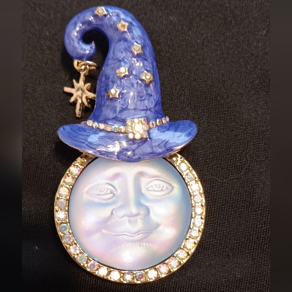 Jewelry - MOON FACE BROOCH